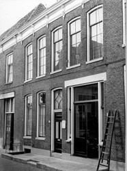 <p>Foto uit 1972 van de voorgevel (HCO Zwolle, Jan de Koning). </p>
